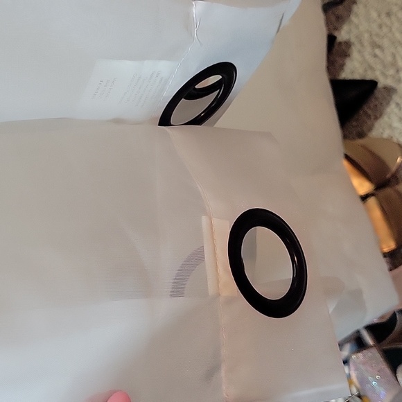 Shear curtains - Picture 2 of 3